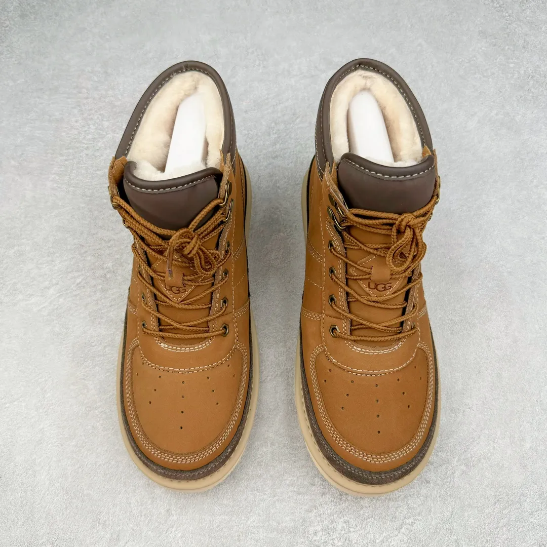 Pick up locally💰760 UGG 7089 Highlander autumn and winter sheepskin and fur integrated snow boots. All shoes are made from ZP. Longfeng A-grade Australian imported sheepskin and fur integrated men's boots. Brand OEM production line. Fully follow the ZP process. OEM original pattern maker. Adhering to the principle of no original shoes and no development selection. Pay attention to every detail. The most authentic version on the market. TREADLITE "light wing" technology outsole. Lightweight/durable/flexible/pile size: 40 41 42 43 44 45 Coding: by3936060